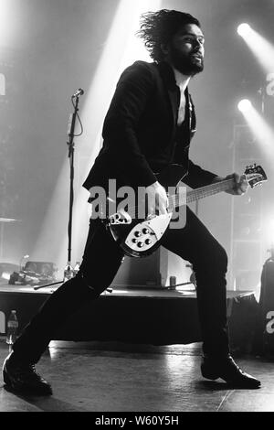 Gang di giovani effettuando al Enmore Theatre, a Sydney il 29 novembre 2018. Foto Stock