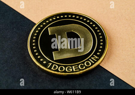 DOGE Dogecoin cryptocurrency mezzi di pagamento nel settore finanziario Foto Stock