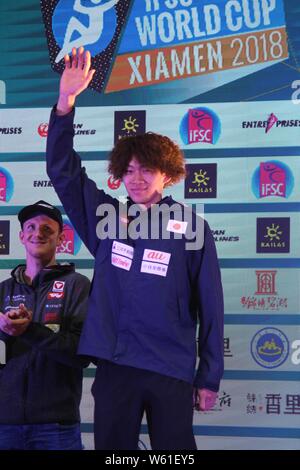 Yoshiyuki Ogata del Giappone assiste la cerimonia di consegna del premio per la stagione complessiva durante il 2018 la Federazione internazionale di arrampicata sportiva (IFSC) World Cup Foto Stock