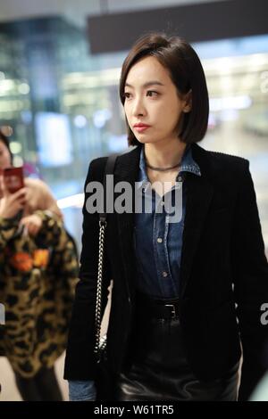 Il cinese cantante e attrice Victoria canzone o una canzone Qian arriva presso l'Aeroporto Internazionale Capital di Pechino in Cina, 10 ottobre 2018. Blaze Foto Stock