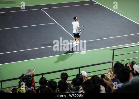 Kei Nishikori del Giappone reagisce come egli compete contro Sam QUERREY degli Stati Uniti nel loro terzo round match di uomini singoli durante il Rolex Foto Stock