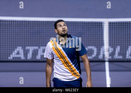 Nick Kyrgios dell Australia reagisce come egli compete contro Bradley Klahn degli Stati Uniti per il loro match di primo turno degli uomini singoli durante il Foto Stock