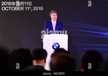 Harald Kruger, CEO e presidente del consiglio di amministrazione di BMW AG, partecipa alla cerimonia di apertura per la BMW di brillanza Tiexi nuovo impianto nella città di Shenyang Foto Stock