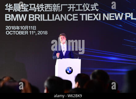 Harald Kruger, CEO e presidente del consiglio di amministrazione di BMW AG, partecipa alla cerimonia di apertura per la BMW di brillanza Tiexi nuovo impianto nella città di Shenyang Foto Stock