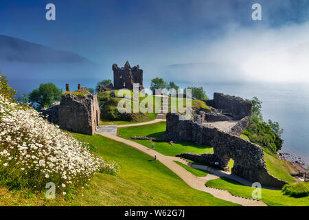 Urquhart Castle, Loch Ness, Highlands scozzesi, Scozia, Regno Unito Foto Stock
