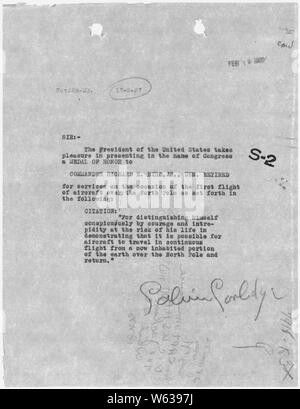 Citazione aggiudicazione la medaglia d'onore al comandante Richard E. Byrd per la sua partecipazione al primo volo sopra il polo nord; Note Generali: Possibile originale di Calvin Coolidge firma. Foto Stock