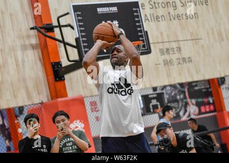 Ex stella NBA Tracy McGrady assiste ad una attività al Rucker Park in Cina a Shanghai, 13 settembre 2018. Foto Stock