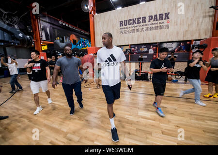 Ex stella NBA Tracy McGrady assiste ad una attività al Rucker Park in Cina a Shanghai, 13 settembre 2018. Foto Stock