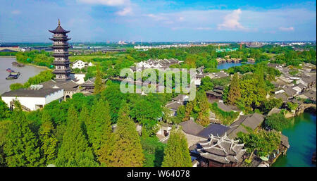 Una veduta aerea della seconda fase di Wuzhen Internet Conferenza Internazionale e il centro espositivo per la imminente quinto mondo Internet Con Foto Stock