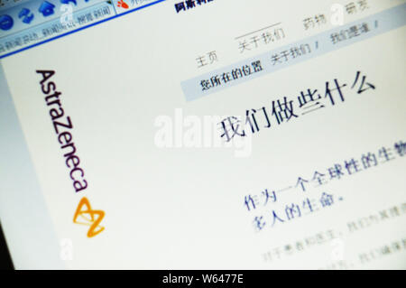 --FILE--un netizen accede al sito web di AstraZeneca sul suo computer di Tianjin, Cina, 23 luglio 2013. AstraZeneca, un globale gigante biofarmaceutico Foto Stock