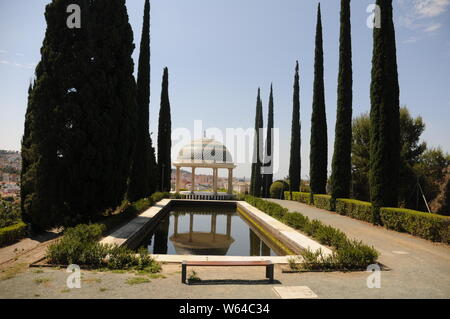 Stagno e padiglione in Concepcion del Giardino Botanico. Malaga. Andalusia. Spagna Foto Stock