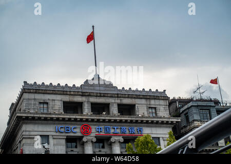 --FILE--Vista di un ramo industriale e banca commerciale della Cina (ICBC) nel Quartiere Finanziario di Lujiazui, Shanghai, Cina, 11 agosto 2018. Indu Foto Stock