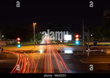 I percorsi della luce, prese dal ponte di amanti di Sofia, Bulgaria! Foto Stock