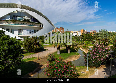 Luglio 27, 2019 - VALENCIA, Spagna. Il Palau de les Arts Reina Sofia (2005) opera house è parte della Città delle Arti e delle Scienze di Valencia centro città Foto Stock