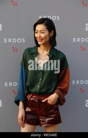Modello cinese Liu Wen partecipa ad un evento promozionale per il marchio nazionale Erdos in Pechino, 28 agosto 2018. Foto Stock