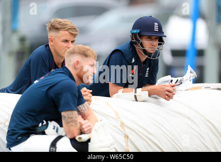 L'Inghilterra del Sam Curran (sinistra), Ben Stokes e Stuart ampio (a destra) durante la sessione di reti a Edgbaston, Birmingham. Foto Stock