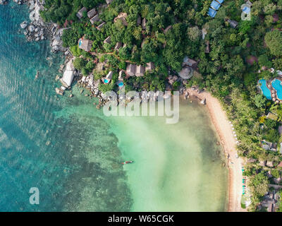 Vista aerea sulla spiaggia Sairee, topica isola di Koh Tao, Thailandia Foto Stock