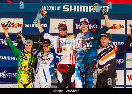 Agosto 21, 2011 - VAL DI SOLE, Trentino, ITALY. UCI MTB DH World Cup podio: 1. Aaron Gwin, 2. Danny Hart, 3. Gee Atherton, 4. Troy Pierce Brosnan, 5. La camma di Co Foto Stock