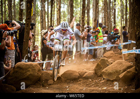 Aprile 13, 2014 - PIETERMARITZBURG, Sud Africa. Nino Schurter a UCI Mountain Bike Cross Country Coppa del mondo. Foto Stock