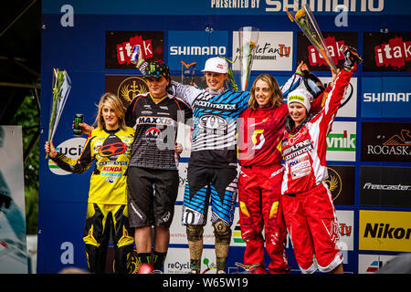 15 MAGGIO 2010 - MARIBOR, Slovenia. UCI MTB DH World Cup podio: 1. Rachel Atherton, 2. Sabrina Jonnier, 3. Floriane Pugin, 4. Myriam Nicole, 5. Petra B Foto Stock