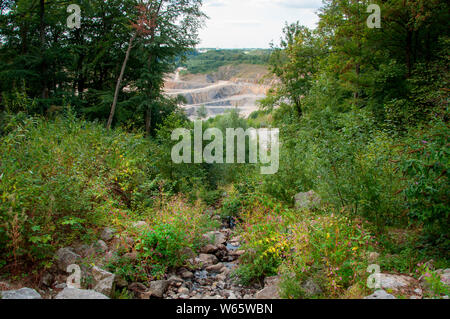 Vista di un gesso-pit, Wuelfrath, Renania settentrionale-Vestfalia, Germania, Europa Foto Stock