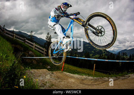 Giugno 10, 2011 - Leogang, Austria. Rachel Atherton (GBR) racing a UCI Mountain Bike Downhill Coppa del mondo. Foto Stock