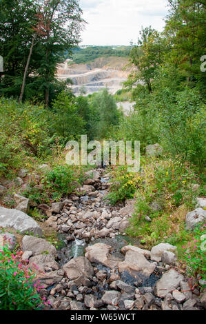 Vista di un gesso-pit, Wuelfrath, Renania settentrionale-Vestfalia, Germania, Europa Foto Stock