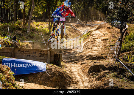 Agosto 29, 2013 - PIETERMARITZBURG, Sud Africa. Rachel Atherton (GBR) racing a UCI Mountain Bike Downhill Campionati del mondo. Foto Stock