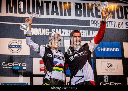 Settembre 22, 2013 - Leogang, Austria. UCI Mountain Bike World Cup vincitori globali Rachel Atherton e Steve Smith Foto Stock