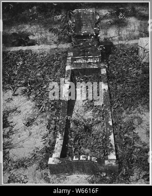 Armonia comunità, Putnam County, Georgia. Il cimitero presso la chiesa di armonia.; Portata e contenuto: Full didascalia recita come segue: armonia comunità, Putnam County, Georgia. Il cimitero presso la chiesa di armonia. Foto Stock