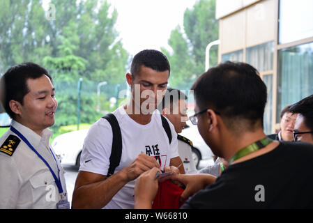 Portoghese giocatore di calcio Cristiano Ronaldo della Juventus FC è raffigurato prima di prendere un aereo privato di lasciare Pechino, 20 luglio 2018. *** Local Foto Stock