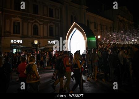 Un cartello del Qatar 2022 FIFA World Cup è in esposizione su strada durante il 2018 FIFA World Cup a Mosca, Russia, 8 luglio 2018. Foto Stock