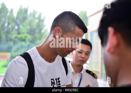 Portoghese giocatore di calcio Cristiano Ronaldo della Juventus FC è raffigurato prima di prendere un aereo privato di lasciare Pechino, 20 luglio 2018. *** Local Foto Stock