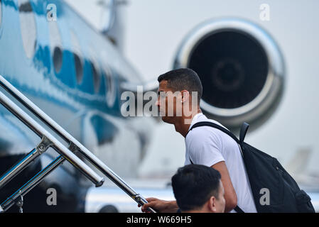 Portoghese giocatore di calcio Cristiano Ronaldo della Juventus FC è raffigurato prima di prendere un aereo privato di lasciare Pechino, 20 luglio 2018. *** Local Foto Stock