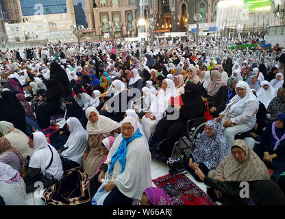 Luglio 30, 2019, la Mecca, Jedddah, Arabia Saudita: musulmani pellegrini pregano attorno alla Sacra Kaaba presso la Grande Moschea, durante l annuale hajj pellegrinaggio alla Mecca Luglio 31, 2019. Secondo i musulmani libro sacro Corano, la Kaaba fu costruita da Abramo e suo figlio Ismael, dopo Ismael si erano insediati in Arabia. Milioni di musulmani sono arrivati in Arabia Saudita per eseguire il loro Hajj Credito: Ashraf Amra/immagini APA/ZUMA filo/Alamy Live News Foto Stock