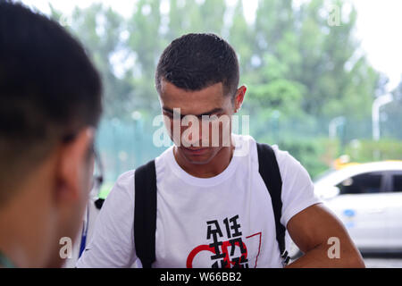 Portoghese giocatore di calcio Cristiano Ronaldo della Juventus FC è raffigurato prima di prendere un aereo privato di lasciare Pechino, 20 luglio 2018. *** Local Foto Stock