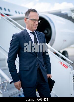 Warschau, Polonia. 31 Luglio, 2019. Heiko Maas (SPD), il ministro degli Affari Esteri, arriva a Frederic Chopin Aeroporto internazionale di Varsavia. Egli vuole partecipare alla commemorazione del settantacinquesimo anniversario dell'Insurrezione di Varsavia. Maas sarà anche stabilire una corona al Monumento alla insurrezione di Varsavia. Credito: Kay Nietfeld/dpa/Alamy Live News Foto Stock