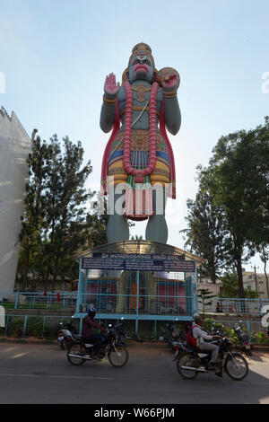 102 piedi grande idolo Hanuman Hanuman Temple Agara village Bengaluru (Bangalore), Karnataka, India, Foto Stock