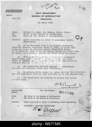 Lettera dal Lt. Comandante Robert E. Byrd al capo dell' Ufficio di presidenza di navigazione attraverso il capo dell' Ufficio di presidenza di aeronautica, chiedendo un indefinito permesso di assenza al fine di accompagnare la spedizione artica, con la prima approvazione di W.A. Moffett, capo dell' Ufficio di presidenza di aeronautica. Foto Stock