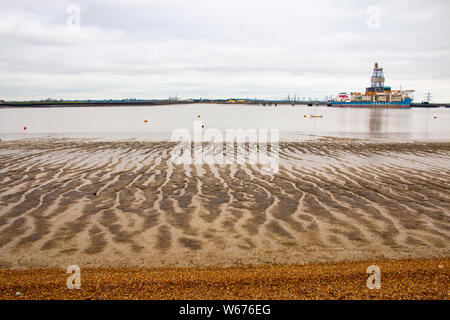 Inquadratura dal Gravesend pier, questo mostra il Tilbury a Göteborg traghetto. Questo è anche un mozzo principale attraverso il Fiume Tamigi per la spedizione. Foto Stock