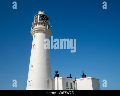 Flamborough Head Lighthouse, un faro attivo si trova a Flamborough, East Riding of Yorkshire. In Inghilterra. Foto Stock