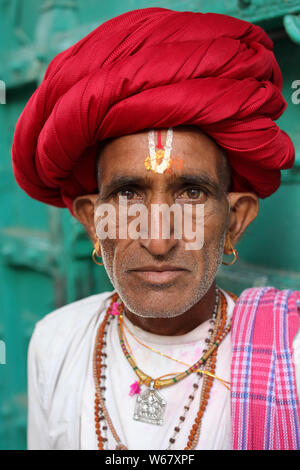 Rabari pellegrino al Pushkar Camel Fair, Rajasthan. La fiera è la più grande fiera di cammelli in India. Foto Stock