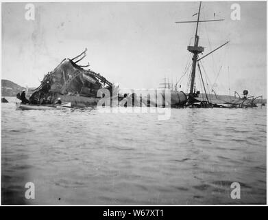 Fotografia del relitto della USS Maine, campo di applicazione e il contenuto: Una delle tante fotografie utilizzate dal 1898 Corte di inchiesta sul naufragio della nave USS Maine. Foto Stock