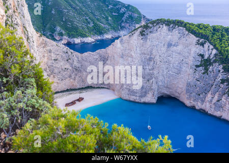 Grecia ZANTE, filamento mistica panagiotis freightliner in navagio beach in alba umore Foto Stock