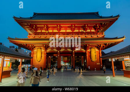 Tempio di Sensoji di Gate Hozomon Asakusa, Tokyo, Giappone Foto Stock