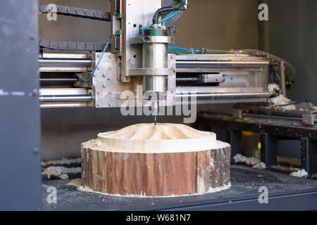 Macchina CNC lavorazione meccanica di taglio del legno Foto Stock
