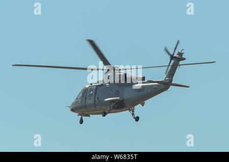 Phuket, Tailandia - Aprile 5, 2019. Royal Thai Navy Sikorsy S-76B (reg. 2309) in atterraggio a Phuket Airport (HKT). Foto Stock