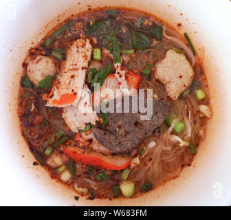 NorSpicy Thai noodle con carne di maiale rosso e interiora Foto Stock
