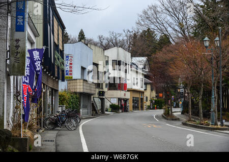 Kawaguchiko, Giappone - 8 aprile 2019. Paesaggio di Kawaguchiko, Giappone. Kawaguchiko è un paesino di montagna vicino il famoso monte Fuji. Foto Stock