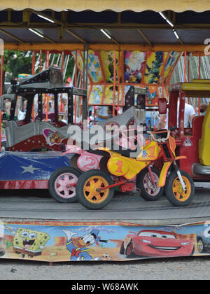 Kiddie ride nel parco di divertimenti, Svilajnac, Serbia, Europa Foto Stock